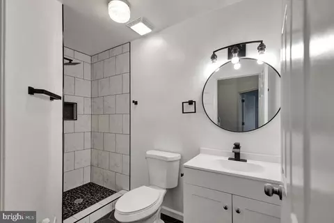 Bath - 2511 Madison Ave, Baltimore, MD 21217 photo 2 of 4
