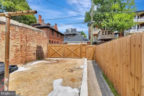 Exterior - 2511 Madison Ave, Baltimore, MD 21217 photo 2 of 4