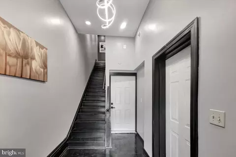 Entry Way - 2511 Madison Ave, Baltimore, MD 21217 photo 3 of 5