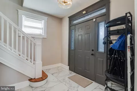 Entry Way - 3812 Echodale Ave, Baltimore, MD 21206 photo 3 of 4