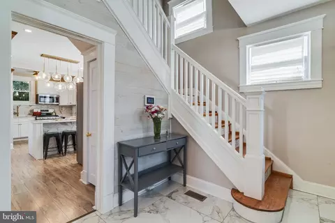 Entry Way - 3812 Echodale Ave, Baltimore, MD 21206 photo 2 of 4