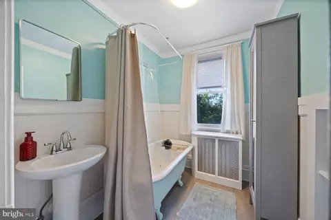 Bath - 4105 W Overlea, Baltimore, MD 21206 photo 2 of 2