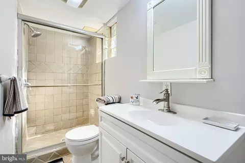 Bath - 3202 Cedarhurst Rd, Baltimore, MD 21214 photo 3 of 4