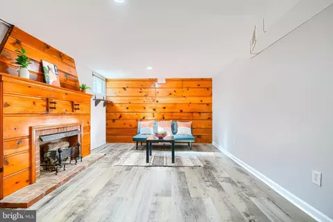 Living - 3202 Cedarhurst Rd, Baltimore, MD 21214 photo 3 of 4