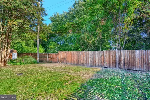 Exterior - 3202 Cedarhurst Rd, Baltimore, MD 21214 photo 7 of 10