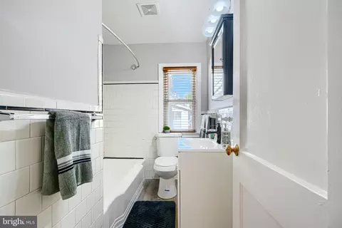 Bath - 3202 Cedarhurst Rd, Baltimore, MD 21214 photo 1 of 4