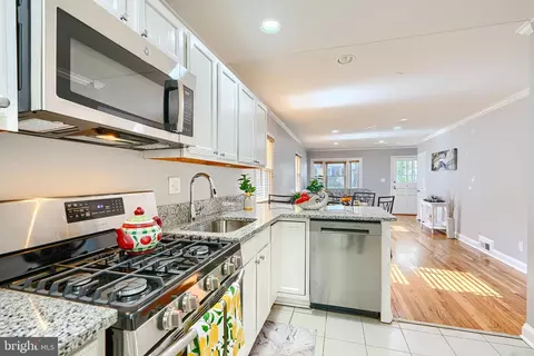 Kitchen - 3202 Cedarhurst Rd, Baltimore, MD 21214 photo 4 of 5