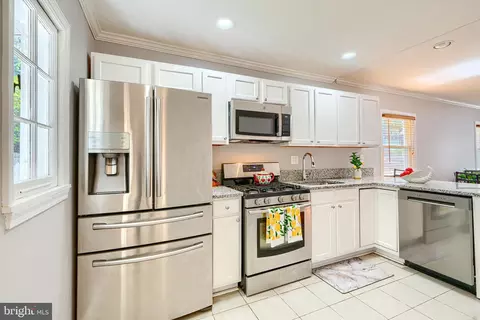 Kitchen - 3202 Cedarhurst Rd, Baltimore, MD 21214 photo 3 of 5