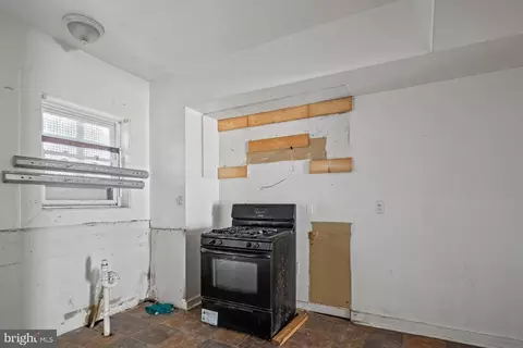 Entry Way - 507 N Glover St, Baltimore, MD 21205 photo 3 of 5