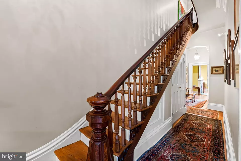 Entry Way - 1310 Bolton St, Baltimore, MD 21217 photo 9 of 12