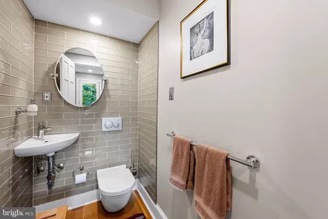 Bath - 1310 Bolton St, Baltimore, MD 21217 photo 1 of 5