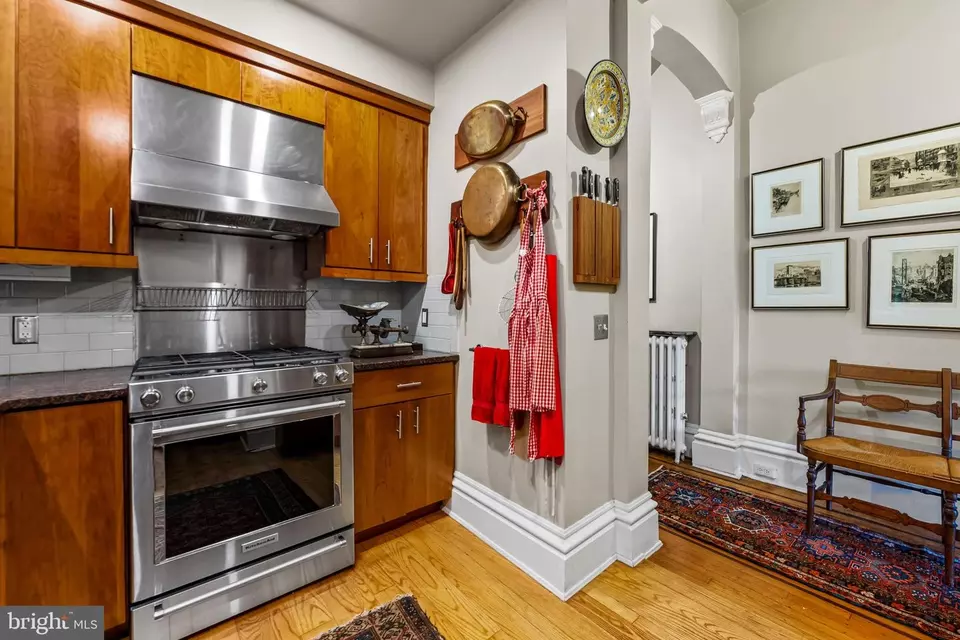 Entry Way - 1310 Bolton St, Baltimore, MD 21217 photo 6 of 12