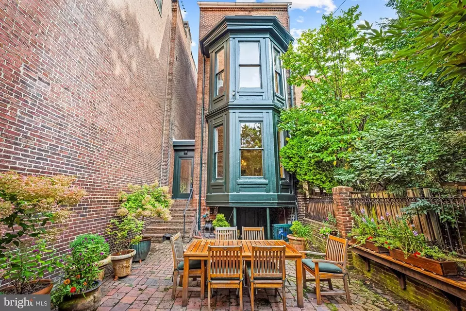 Exterior - 1310 Bolton St, Baltimore, MD 21217 photo 2 of 10