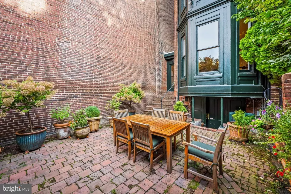 Exterior - 1310 Bolton St, Baltimore, MD 21217 photo 6 of 10