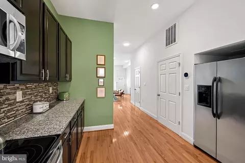 Entry Way - 325 E 22nd St, Baltimore, MD 21218 photo 2 of 6