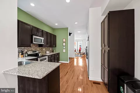 Entry Way - 325 E 22nd St, Baltimore, MD 21218 photo 1 of 6