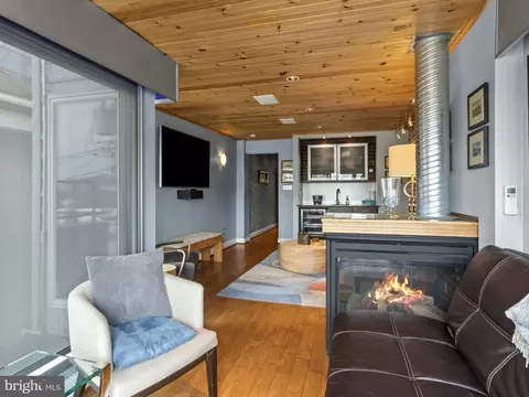 Living - 204 E Montgomery St, Baltimore, MD 21230 photo 1 of 2