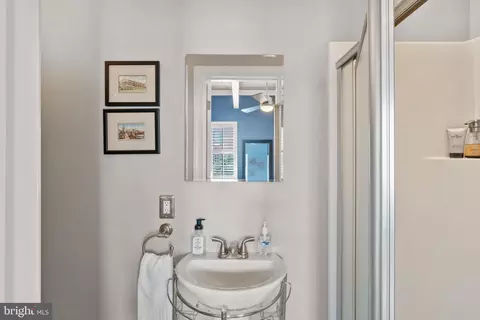 Bath - 204 E Montgomery St, Baltimore, MD 21230 photo 2 of 5