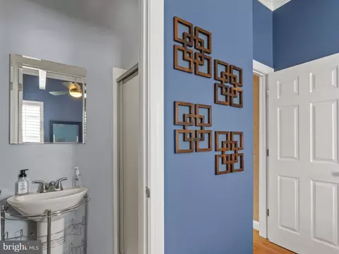 Entry Way - 204 E Montgomery St, Baltimore, MD 21230 photo 2 of 3