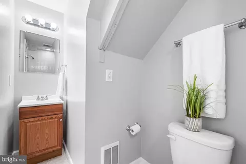 Bath - 3221 Elliott St, Baltimore, MD 21224 photo 3 of 4