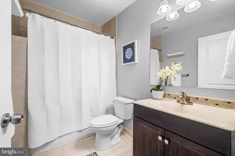 Bath - 3221 Elliott St, Baltimore, MD 21224 photo 1 of 4