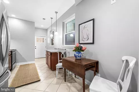 Entry Way - 3221 Elliott St, Baltimore, MD 21224 photo 5 of 8