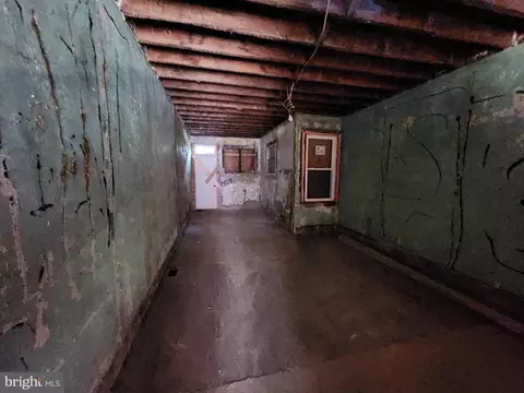 Entry Way - 1318 Division St, Baltimore, MD 21217 photo 3 of 9
