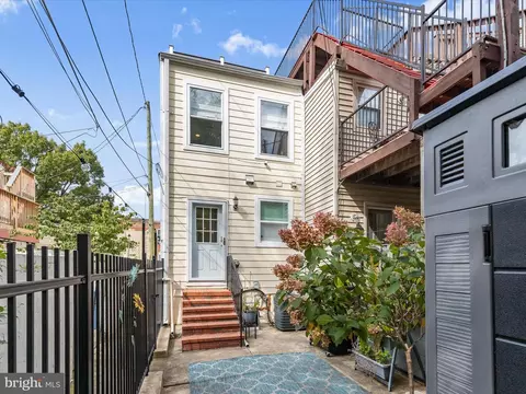 Exterior - 815 S Clinton St, Baltimore, MD 21224 photo 10 of 10