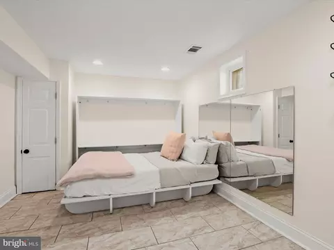 Bedroom - 815 S Clinton St, Baltimore, MD 21224 photo 5 of 6
