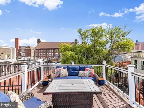 Exterior - 815 S Clinton St, Baltimore, MD 21224 photo 7 of 10