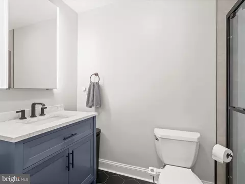 Bath - 815 S Clinton St, Baltimore, MD 21224 photo 2 of 6