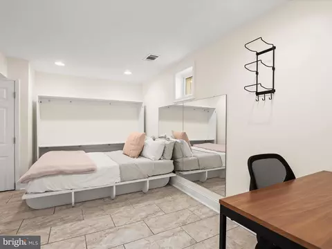 Bedroom - 815 S Clinton St, Baltimore, MD 21224 photo 6 of 6