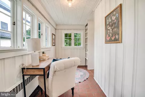 Entry Way - 2427 Everton Rd, Baltimore, MD 21209 photo 6 of 10