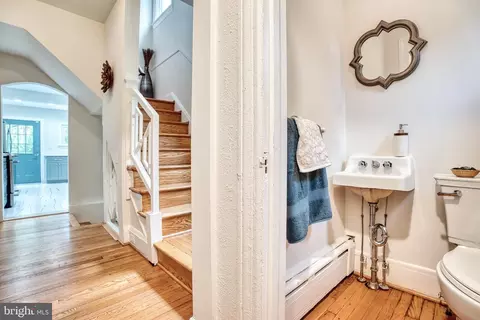 Entry Way - 2427 Everton Rd, Baltimore, MD 21209 photo 3 of 10