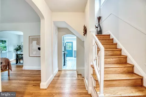 Entry Way - 2427 Everton Rd, Baltimore, MD 21209 photo 2 of 10
