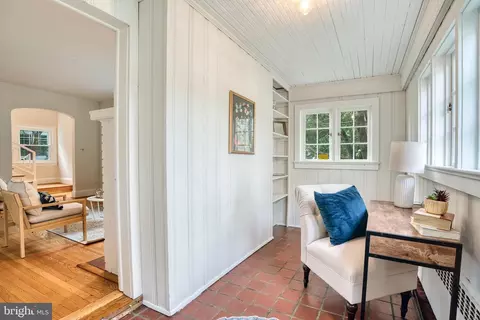 Entry Way - 2427 Everton Rd, Baltimore, MD 21209 photo 5 of 10