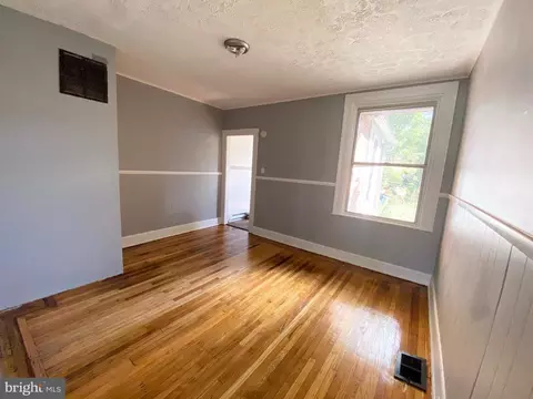 Living - 3019 Harlem Ave, Baltimore, MD 21216 photo 6 of 7