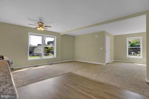 Living - 5916 Sefton Ave, Baltimore, MD 21214 photo 4 of 7