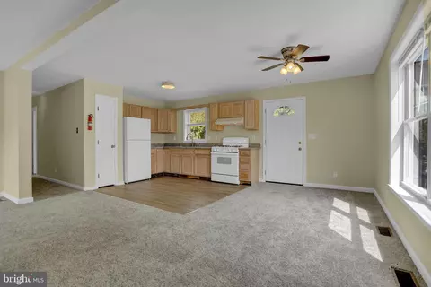 Living - 5916 Sefton Ave, Baltimore, MD 21214 photo 1 of 7