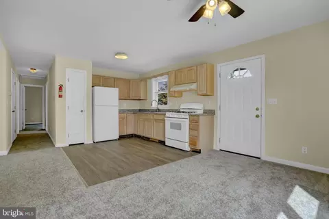 Entry Way - 5916 Sefton Ave, Baltimore, MD 21214 photo 1 of 5
