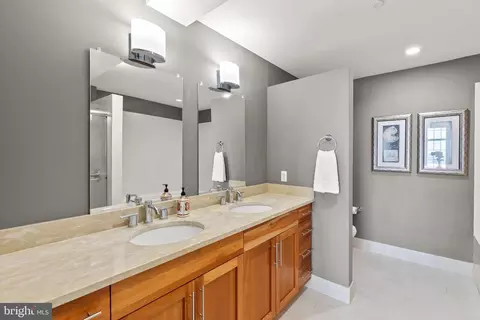 Bath - 1200 Steuart St #1612, Baltimore, MD 21230 photo 2 of 3