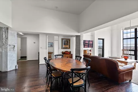 Dining - 1200 Steuart St #1612, Baltimore, MD 21230 photo 2 of 2