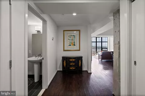 Entry Way - 1200 Steuart St #1612, Baltimore, MD 21230 photo 1 of 2