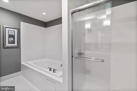 Bath - 1200 Steuart St #1612, Baltimore, MD 21230 photo 1 of 3