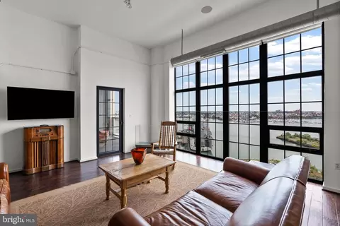 Living - 1200 Steuart St #1612, Baltimore, MD 21230 photo 2 of 4