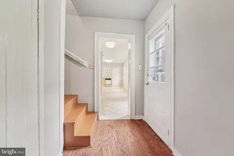 Entry Way - 207 S Ann St, Baltimore, MD 21231 photo 4 of 6