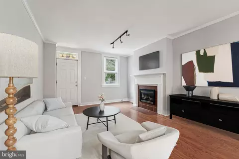 Living - 207 S Ann St, Baltimore, MD 21231 photo 1 of 2