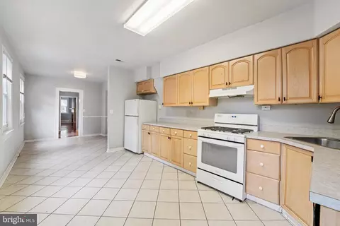 Entry Way - 207 S Ann St, Baltimore, MD 21231 photo 3 of 6