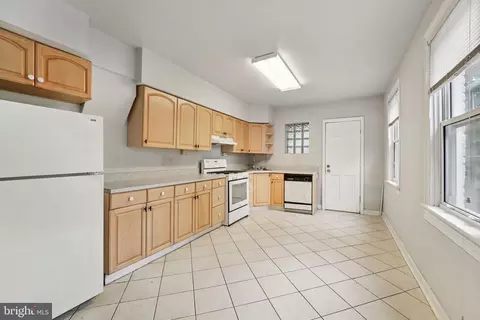 Entry Way - 207 S Ann St, Baltimore, MD 21231 photo 2 of 6