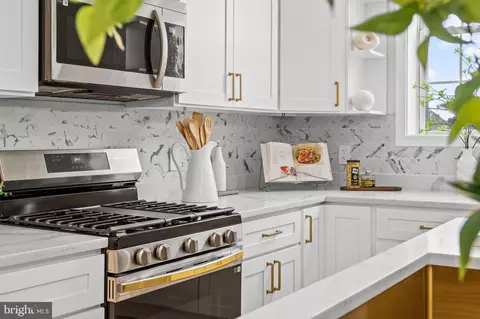 Kitchen - 2237 E Chase St, Baltimore, MD 21213 photo 11 of 13